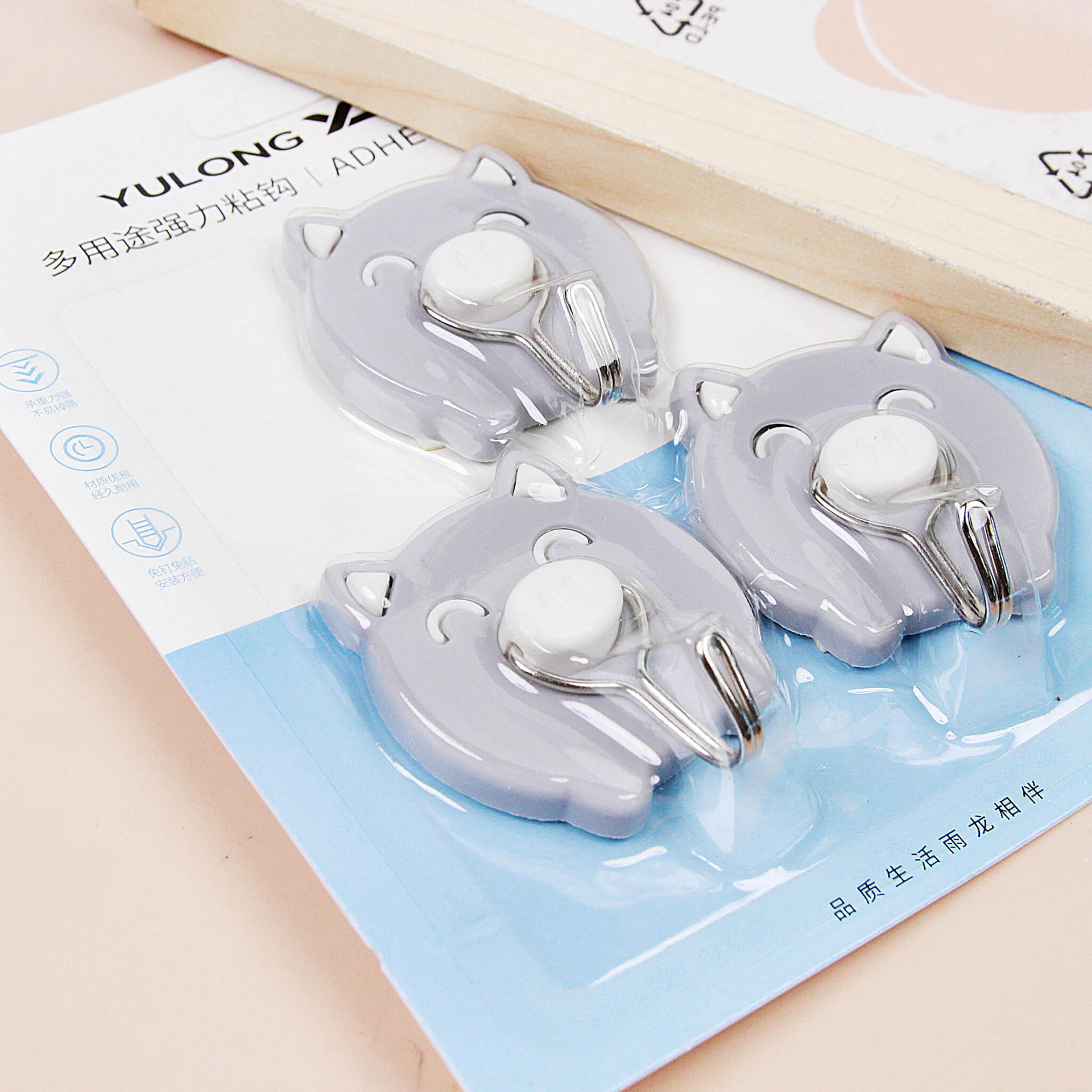 Móc Dính Ba Chú Heo Nhỏ (30 Gói) 2 Móc Dính Ba Chú Heo Nhỏ (30 Gói)