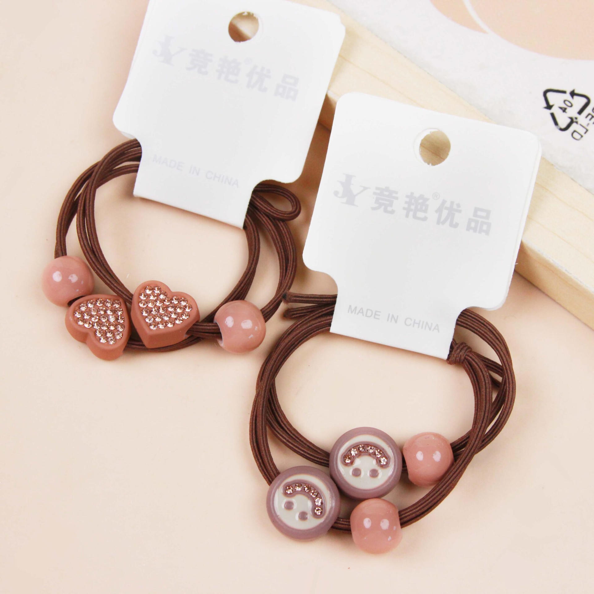 Dây buộc tóc màu trà sữa đính đá hình trái tim